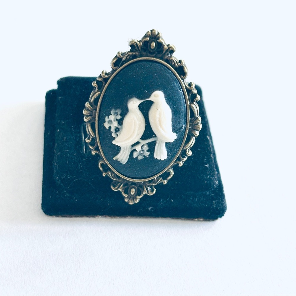 Black and White Bird Cameo Adjustable Ring, NWT